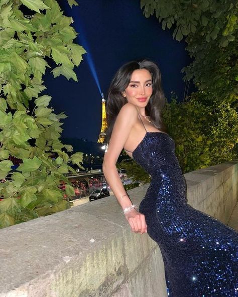 Prom Dress Ideas Unique, Blue Grad Dresses, Sparkly Long Dress, Prom Dresses Aesthetic, Long Sparkly Dresses, Prom Dress Aesthetic, Sparkly Formal Dress, Prom Night Dress, Sparkly Prom Dresses