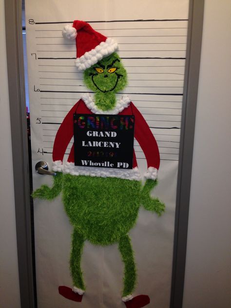 The Grinch - Christmas Office Door Decorating Contest.... Sheryl made it Christmas Door Decorating, Grinch Door, Diy Christmas Door Decorations, Door Decorations Classroom Christmas, Holiday Door Decorations, Diy Christmas Door, Christmas Door Decorating Contest, Christmas Classroom Door, Boards Ideas