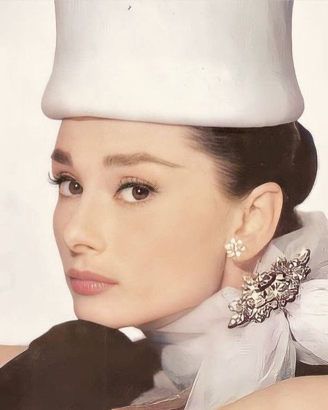 Aubrey Hepburn, Audrey Hepburn Photos, Audrey Hepburn Style, Fashion 90s, Iconic Women, Audrey Hepburn, Gossip Girl, Girly Girl, Old Hollywood