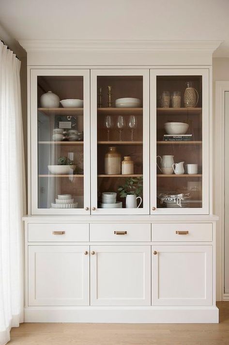 White And Wood Kitchen, White China Cabinets, Built In China Cabinet, White Wood Paneling, White Wood Kitchens, Gothic Glamour, Crockery Unit, Classic Kitchen, Cottage Kitchen