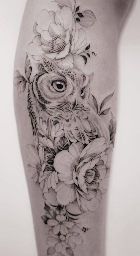 Feminine Owl Tattoo, Owl Thigh Tattoos, Owl Forearm Tattoo, Fine Line Tattoo Designs, Line Tattoo Designs, Owl Tattoo Sleeve, Owl Tattoo Drawings, Animal Tattoos For Women, Cute Owl Tattoo