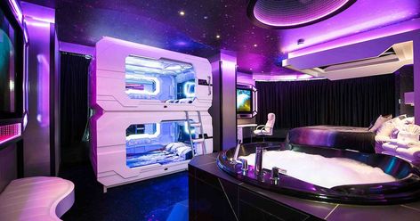 Mind Blowing Themed Hotel In Edmonton Will Transport You To Outer Space & Beyond (PHOTOS) Fantasyland Hotel, Outer Space Photos, Themed Hotel Rooms, Space Hotel, Space Themed Bedroom, Space Themed Room, Theme Beds, Executive Room, Hollywood Theme