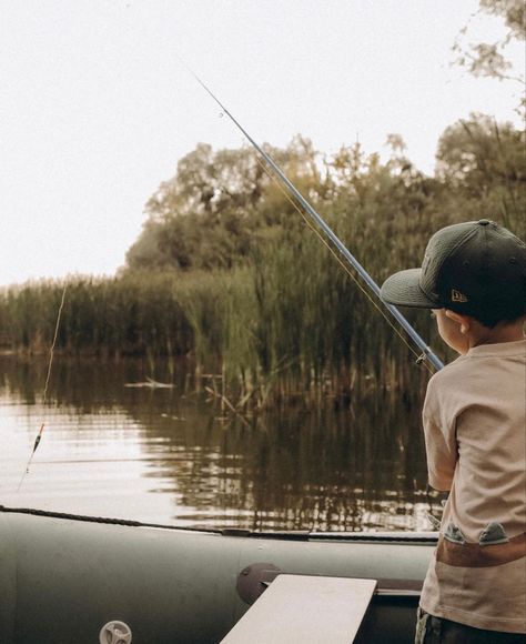 Fishing Family Photos, Fishing With Kids, Hunting Kids, Bday Pictures, Hunting Family, Father Son Photos, Country Pictures, Kids Hunting, Camping With Toddlers