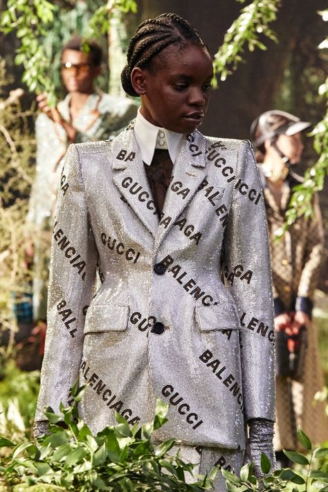 Gucci "Hacks" Balenciaga's Logo For the Gucci Aria Runway Gucci X Balenciaga, Gucci Aria, Balenciaga Runway, Gucci Suit, Casual Attire For Women, Gucci Balenciaga, Fashion Designers Famous, Code Geass, Donatella Versace