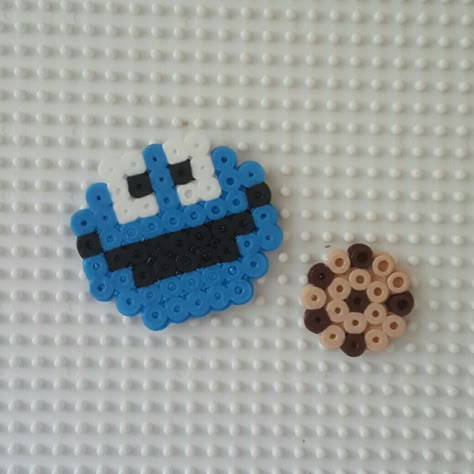 Cookie Monster Perler Beads, Melts Bead Patterns, Mini Fuse Beads Ideas, Cookie Perler Beads, Diy Perler Beads Ideas, Peeler Bead Ideas Easy, Hama Beads Easy, Hammer Beads Ideas, Hama Pearls Ideas