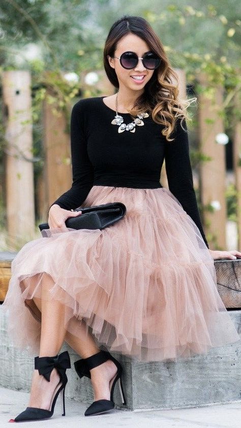 Tulle Skirt Christmas Outfit, Black Tulle Skirt Outfit Classy, Pink Tulle Skirt Outfit, Skirt Christmas Outfit, Black Tulle Skirt Outfit, Classy Skirt Outfits, Tulle Skirt Fashion, Tulle Skirt Outfit, Christmas Outfits Dressy