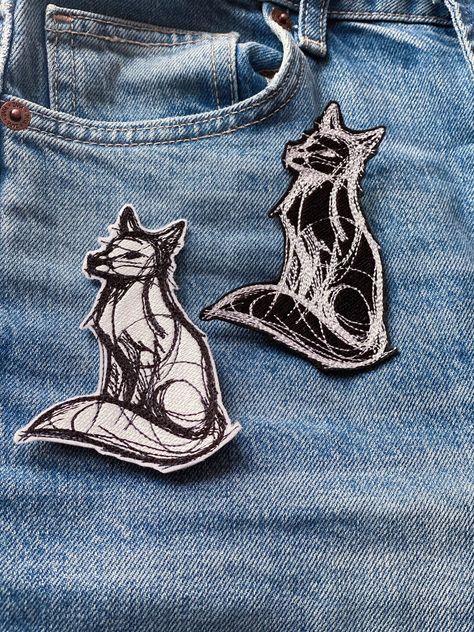 Cool Pins And Patches, Embroidery Patch Ideas, Aesthetic Badges, Patches Clothing, Patches On Clothes, Embroider Ideas, Handmade Patch, Battle Jacket, Pencil Sketches