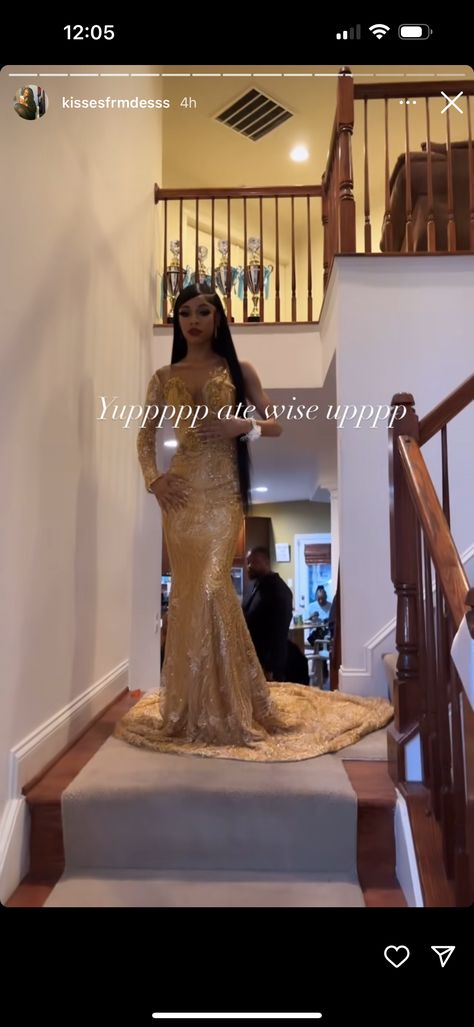 Gold And Brown Prom Dress, Junior Prom Dresses Black Women, Golden Birthday Dress, Gold Prom Dresses Black Women, Gold Dress Birthday, Black And Gold Prom, 18th Birthday Dress, Prom Dresses Gold, Gold Homecoming Dress