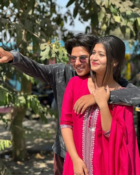 Hd Couple Pic, Couple Pic Aesthetic, Funny Couple Poses, Bff Pfp Matching Aesthetic, Pic Aesthetic, Self Pictures, Bollywood Pictures, Beautiful Eyes Pics, Indian Wedding Photography Poses