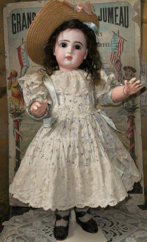 Beautiful French Bisque Bebe Jumeau Girl Amber Brown Eyes, Bru Dolls, Quilts Vintage, Antique Porcelain Dolls, Antique Doll Dress, Doll Things, Amber Brown, French Dolls, German Dolls