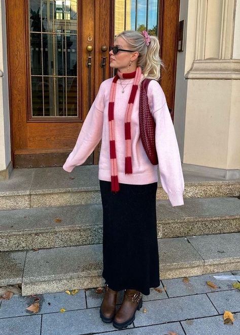 Pink Red Outfit Aesthetic, February Aesthetic Outfit, Winter Fits Scarf, Pink Skirt Outfit Fall, Pink Knitted Sweater Outfit, Cold Spring Outfits 2024, Winter Copenhagen Style, Colorful Fall Fashion, San Francisco Winter Outfit