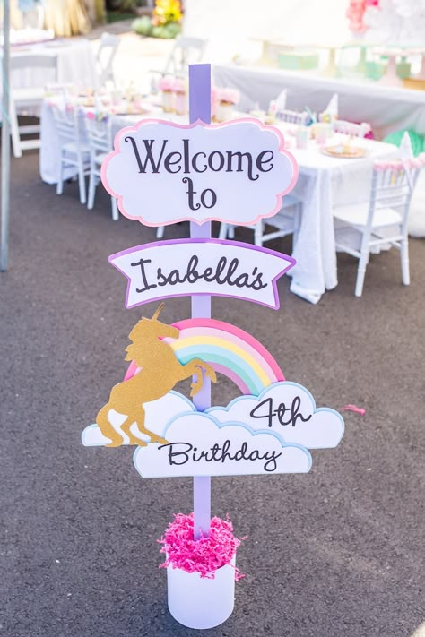 Unicorn Birthday Party Decorations, Rainbow Unicorn Party, Unicorn Themed Birthday Party, Rainbow Unicorn Birthday, Unicorn Birthday Party, 6th Birthday Parties, Karas Party Ideas, Rainbow Birthday, Unicorn Birthday Parties