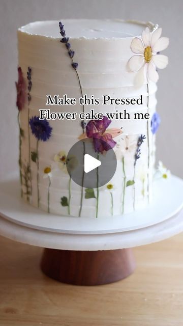 Pressed Flowers On Cake, Flower Press Cake, Wildflower Cake Decoration, Cake Decorated With Fresh Flowers, Piped Flowers Cake, Pressed Floral Cake, Using Real Flowers On Cake, Pressed Wildflower Cake, Cake Decor With Flowers