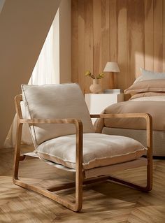 Comfy Wooden Chair, Cozy Chairs Living Room, Scandinavian Wood Furniture, Scandinavian Interior Furniture, Scandanavian Furniture, Accent Chair In Living Room, Open Living Room Furniture, Farm House Furniture, Scandinavian Accent Chair