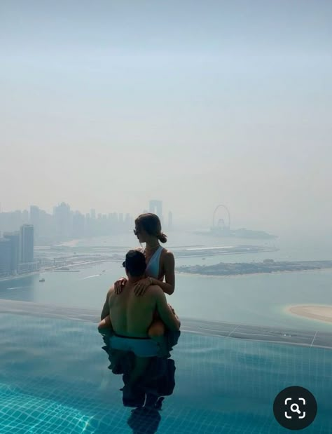 Couples In Dubai Aesthetic, Infinity Pool Couple Pictures, Dubai Couple Photography Photo Ideas, Couple Dubai Aesthetic, Love Luxury Couple, Dubai Couple Pictures, Dubai Photography Ideas For Couple, Dubai Couple Goals, Maldives Couple Photos