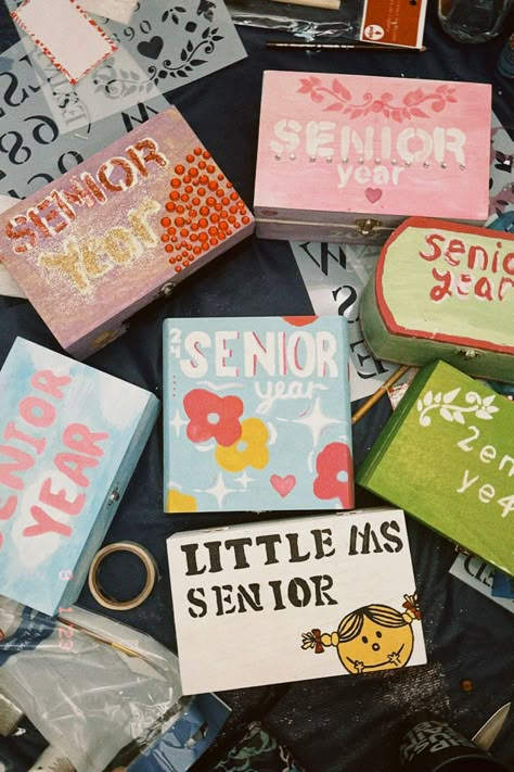 Senior Bucket List, Senior Year Activities, Senior Box Ideas, Senior Boxes, Senior Painted Jeans, Senior Scrapbook Ideas, Senior Year Planning, Senior Year Diy, School Memories Scrapbook