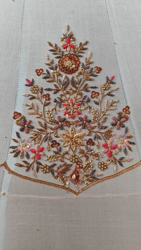 Motif Bordir, Gala Designs, Handwork Blouse, Rhinestone Designs Pattern, Silk Ribbon Embroidery Patterns, Embroidery Motif, Hand Work Design, Embroidery Boutique, Hand Beaded Embroidery