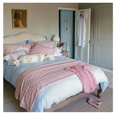 Shabby chic bedroom. Lovely colours. Housetohome.com Wyoming House, Beauty Rooms, Baños Shabby Chic, Elegant Bedroom Design, Shabby Chic Decorating, Chic Bedroom Design, Shabby Chic Bedroom Furniture, Pastel Bedroom, Amazing Bedroom Designs