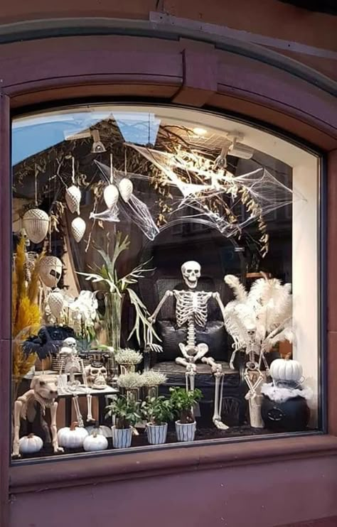 Halloween Store Window Display Ideas, Storefront Halloween Display, Halloween Boutique Window Display, Halloween Store Front Windows, Halloween Bay Window Display, Store Halloween Display, Halloween Store Window Display, Halloween Shop Window Display, Halloween Displays Retail