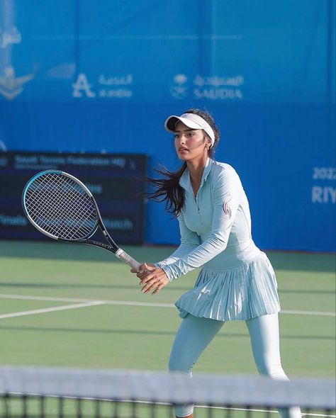 Modest Sporty Outfits Summer, Modest Sporty Outfits, Tennis Dress Outfit, Mode Tennis, Saudi Aesthetic, Modest Workout Clothes, Tennis Lifestyle, Modest Gym Outfit, Tennis Photography