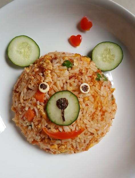 MamaFaMi's Spice n Splendour: Simple Fried Rice Simple Fried Rice, Decorações Com Comidas, Food Art For Kids, Food Carving, Easy Food Art, Food Garnishes, Food For Kids, Funny Food, Toddler Food