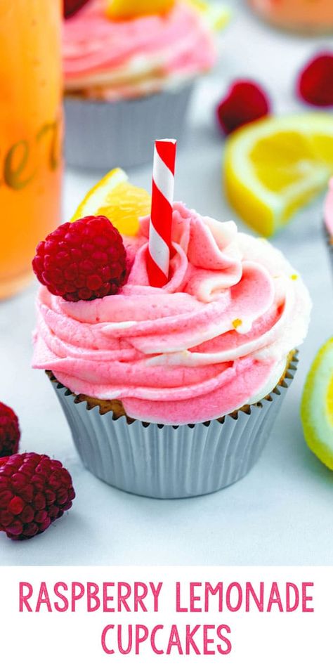 Raspberry Lemonade Cupcakes -- These Raspberry Lemonade Cupcakes feature a lemon cake with raspberry jam filling and lemon and raspberry swirled buttercream frosting. They taste just like a sweet refreshing drink on a hot summer's day! Frosting Ideas For Cakes, Birthday Cake Recipe Ideas, Desserts Raspberry, Raspberry Lemonade Cupcakes, Cookies Raspberry, Vanilla Homemade, Lemon Raspberry Cupcakes, Summer Vegetable Recipes, Best Birthday Cake Recipe