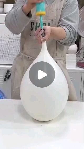 Ceramic Art Tutorials, How To Make Ceramics At Home, Balloon Pottery, Ceramic Vases Diy, Ceramic Sculpture Artists, Ceramic Balloon, Ceramic Art Handmade, Ceramic Videos, Baloon Art