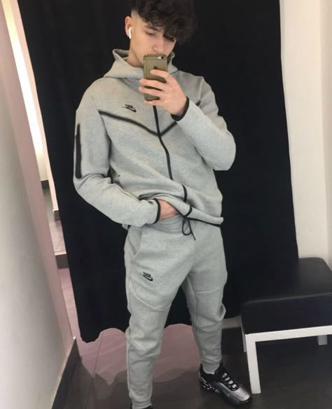 Uk Swag, Nike Tech Fleece Men, Nike Tuned, Nike Tech Fleece Tracksuit, Nike Fits, Uk Boys, Tn 3, Sporty Outfits Men, Chav Lads