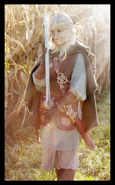 My DREAM cosplay. I WILL do this one day. Eowyn WILL happen. Eowyn Cosplay, Viking People, Lotr Costume, Birthday Presents For Dad, Costume Armour, Night Elf, Good Birthday Presents, Female Armor, Presents For Dad