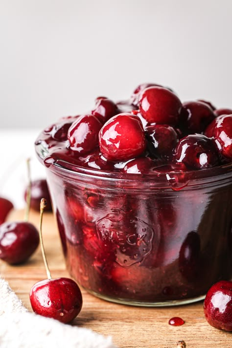 Cherry Pie Filling Recipe, Cheesecake Pound Cake, Homemade Cherry Sauce, Sauce For Ice Cream, Cherry Sauce Recipe, Sour Cherry Recipes, Fresh Cherry Recipes, Ice Cream Cheesecake, Cherry Pie Filling Recipes