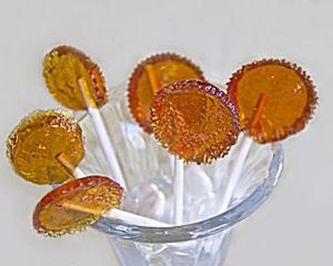 Try These Sugar-Free Agave Caramel Lollipops Caramel Suckers, Caramel Lollipops, Lollipops Recipe, Homemade Lollipops, Hard Candy Recipes, Lollipop Recipe, Candy Lollipops, Sugar Free Candy, Rose Cupcakes