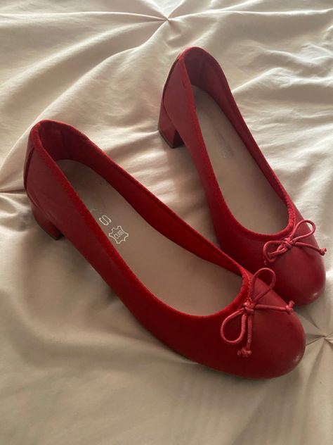 Red Ballerinas, Red Ballet Flats, Dr Shoes, Kawaii Shoes, College Tips, Fancy Shoes, Cute Heels, Shoe Inspo, Girly Shoes