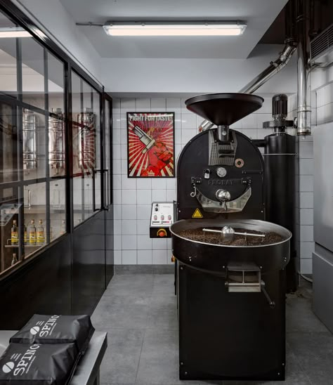 Coffee Roasting Room, Industrial Coffee Shop, Coffee Bean Shop, Coffee Bar Design, Coffee Lab, Cheap Coffee, Coffee Shop Interior Design, Coffee Room, Coffee Roastery