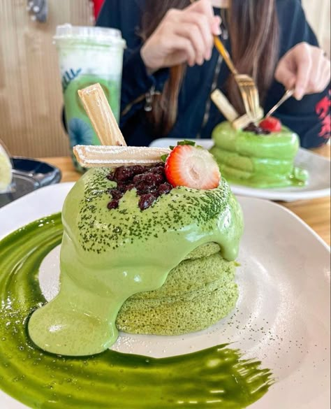 Matcha Souffle Pancakes, Souffle Pancakes Aesthetic, Souffle Pancakes Recipe, Matcha Souffle, Green Tea Pancakes, Matcha Sweets, Matcha Breakfast, Matcha Food, Souffle Pancake