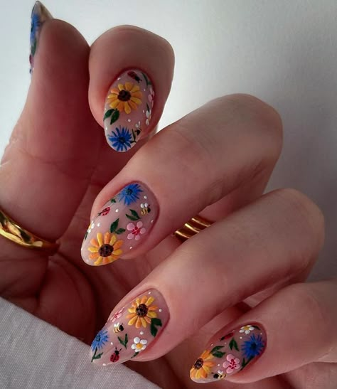 Garden Themed Nails, Gen Z Nails, Dolly Nails, Holly Dolly, Simple Spring Nails, Sunflower Nails, Floral Nail Designs, Cute Spring Nails, Flower Nail Designs