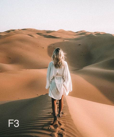 F3 Sahara preset - Mobile presets for Lightroom Desert Photoshoot Ideas, Sand Dunes Photoshoot, Desert Outfit, Dubai Safari, Desert Photoshoot, Desert Photography, Jordan Travel, Dubai Desert, Egypt Travel