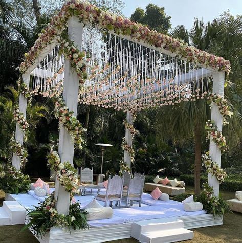 Floral Mandap Decor, Wedding Mandap Decor, Floral Mandap, Vidhi Mandap, Mandap Ideas, Hindu Wedding Decorations, Mandap Decoration, Mandap Design, Indian Wedding Theme