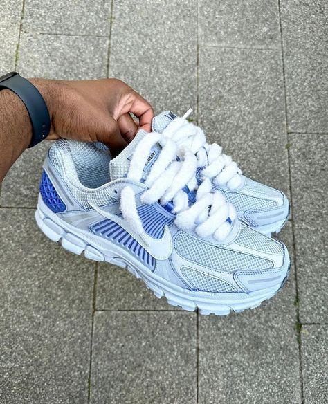 Keep cool in this heat 🥵 Check out this 'Cloud Blue' Nike Zoom Vomero 5 Custom by @patchstudios_ #thedropdate #nike #nikezoomvomero #vomerocustom Zapatillas Nike Basketball, Nike Vomero, Pretty Sneakers, Vomero 5, Trendy Shoes Sneakers, Pretty Shoes Sneakers, Kicks Shoes, All Nike Shoes, Shoes Outfit Fashion