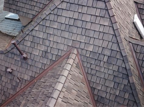 Asphalt Shingles That Look Like Cedar Shakes | Brava Roof Tile Exterior Renovation Ideas, Metal Shake Roof, Roof Shingles Ideas, Cedar Shake Shingles, Metal Shingles, Architectural Shingles Roof, Cedar Shake Roof, Cedar Shingle Roof, Shake Shingle