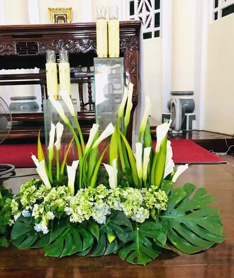 Easter Church Flowers, Large Rock Landscaping, Luxury Flower Arrangement, Alter Flowers, Arreglos Ikebana, Church Altar Decorations, Tropical Floral Arrangements, Tropical Flower Arrangements, Easter Flower Arrangements