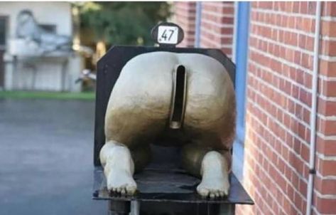 Clever, Hilarious Mailboxes From Across The Country - Yeah! Motor Funny Mailboxes, Mailbox Art, Cool Mailboxes, Unique Mailboxes, Mailbox Ideas, Letter Boxes, Mailbox Decor, Going Postal, Mail Boxes