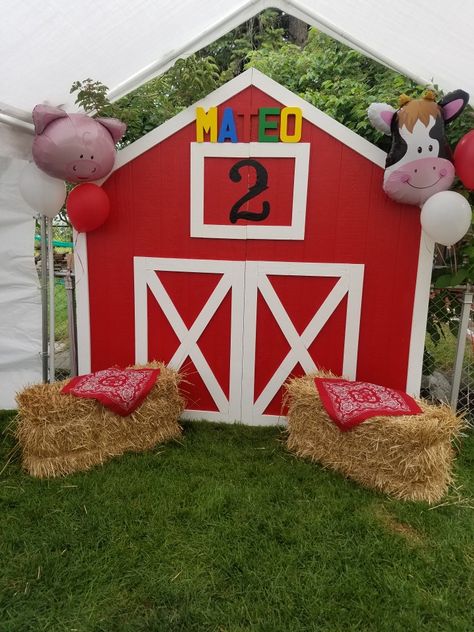 Farm Backdrop Gender Neutral First Birthday, Barn Birthday Party, Farm Themed Party, Barnyard Birthday Party, Party Wall Decorations, Farm Theme Birthday, Farm Animals Theme, Farm Animal Party, Farm Animals Birthday Party