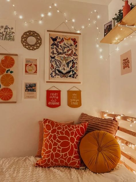 Let your dreams have colors in your whimsical dorm decor! These dorm decor college ideas will inspire you to create a space that's imaginative and inviting. From dreamy bedding to magical wall art, find inspiration to transform your dorm room into a haven of creativity and comfort. Make sure to SAVE this to one of your boards to reference later and FOLLOW Arts & Classy for more Decorating tips and DIYs! Dorm Room Ideas For Girls, Room Ideas For Girls, College Dorm Room Ideas, Zimmer Diy, Dorm Room Styles, Boho Dorm, Dorm Inspiration, College Dorm Room Decor, Dorm Room Designs