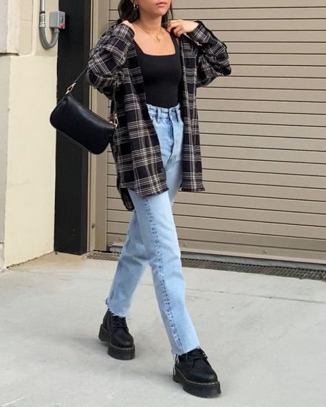 Indie Outfits Alternative Fashion, Flannel Outfit, Santana Lopez, Flannel Outfits, Black Flannel, Youtube I, Indie Outfits, Pose Ideas, Fashion 2020