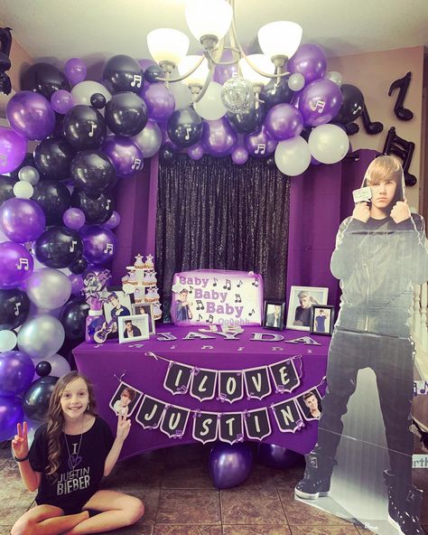 #justinbieber #justinbieberballoongarland #balloongarland #purpleballoons #lifesizejustinbieber #justinbieberbirthday Justin Bieber Birthday Party, Justin Bieber Themed Birthday Party, Justin Bieber Party Theme, Justin Bieber Birthday Party Ideas, Justin Bieber Party, Justin Bieber Birthday, 22 Bday, Deco Ballon, Football Birthday Party