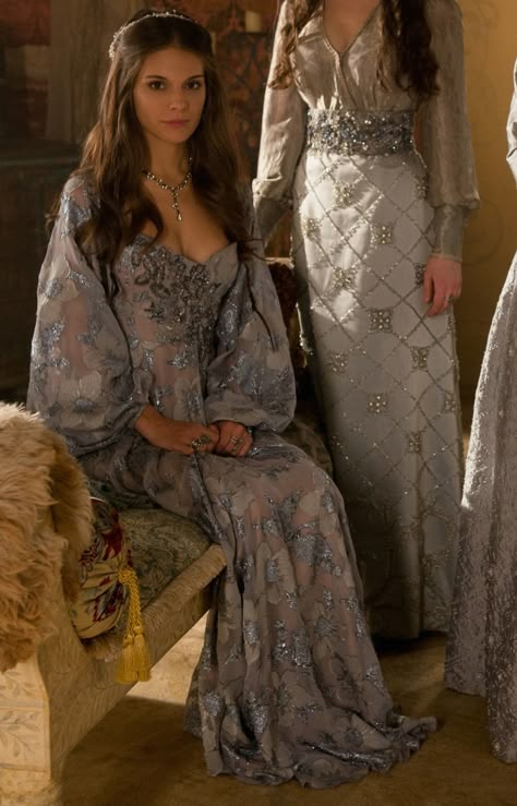 Kenna Reign, Reign Aesthetic, Reign Outfits, Lady Kenna, Caitlin Stasey, Marie Stuart, Reign Fashion, Reign Dresses, Mary Stuart