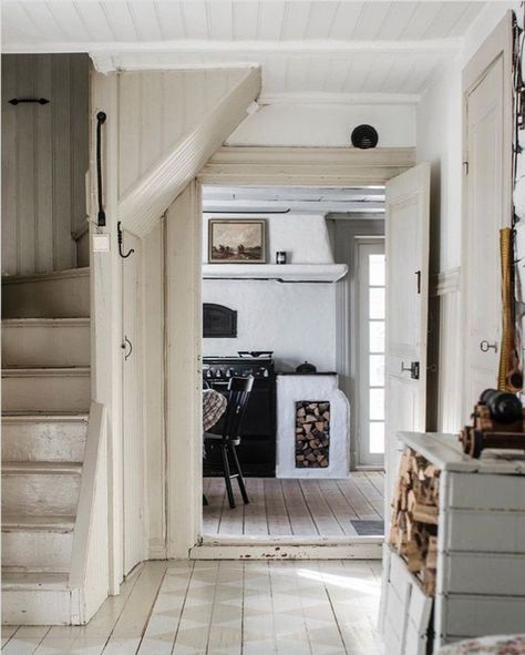 Scandi Cottage, Minimalism Living, Swedish Farmhouse, Swedish Interiors, Scandinavian Cottage, Swedish Cottage, Swedish Style, Swedish House, Cottage Interior