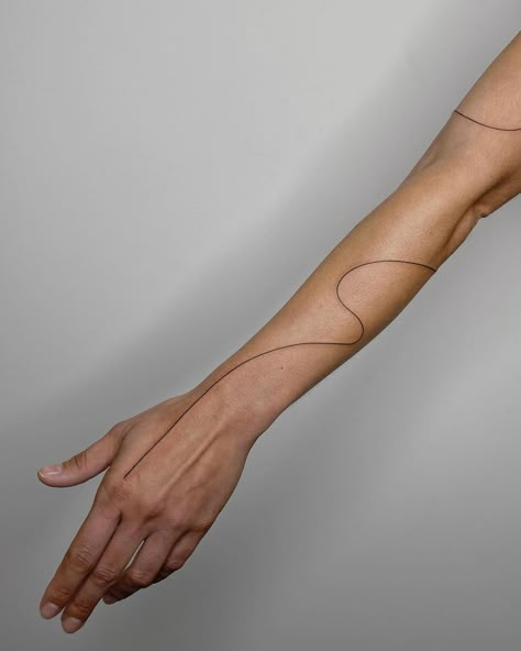 Veja Line Tattoo Arm, Aesthetic Tattoo Ideas, Abstract Tattoo Ideas, Unique Tattoo Ideas, Abstract Tattoo Designs, 20 Aesthetic, Forearm Band Tattoos, 13 Tattoos, Circle Tattoo