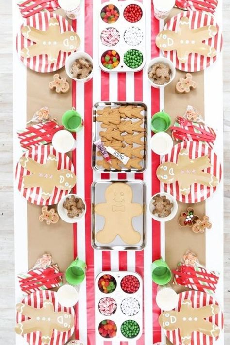 How to Host a Gingerbread Man Decorating Party Table for Kids - get details and tons more holiday inspiration and Christmas party ideas now at www.fernandmaple.com! Gingerbread Party Table Decorations, Christmas Birthday Food Ideas, Holiday Decor Party, Christmas Kids Table Ideas, Christmas Kids Movie Night, Oh Snap Birthday Party Ideas, At Home Christmas Party Ideas, Christmas Party Gingerbread House, Gingerbread Decorating Station