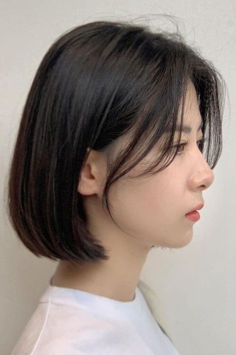 Layered Bob With Volumes Short Haircut Women With Curtain Bangs, Short Hairstyle Women Without Bangs, Korean Bangs Hairstyle Short, Short Hair With Curtain Bangs Korean, Curtain Bangs Bob Hair, Bob With Curtain Bangs Straight Hair, Short Hairstyle Women With Curtain Bangs, Korean Curtain Bangs Short Hair, Korean Short Haircut For Women